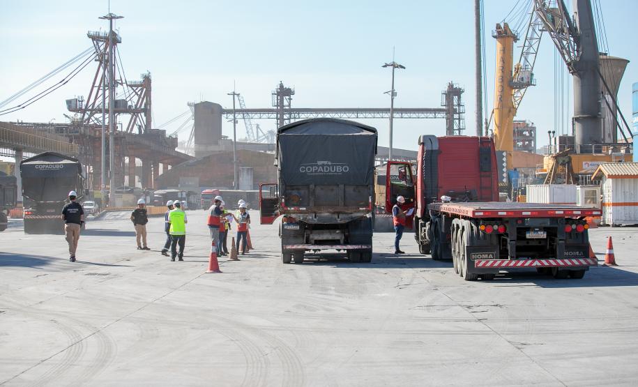Blitz educativa reforça segurança viária no Porto de Paranaguá