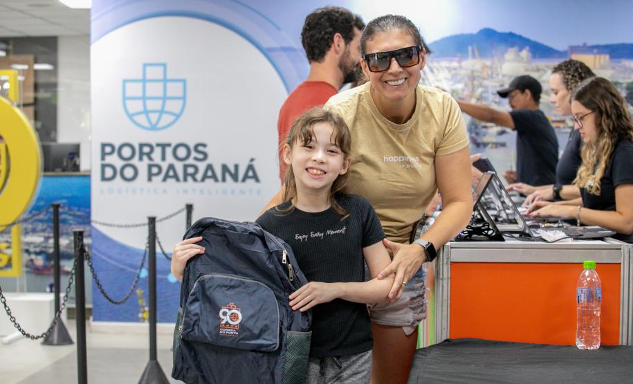 Em contagem regressiva, atletas garantem os últimos kits na véspera da 3ª Corrida do Porto