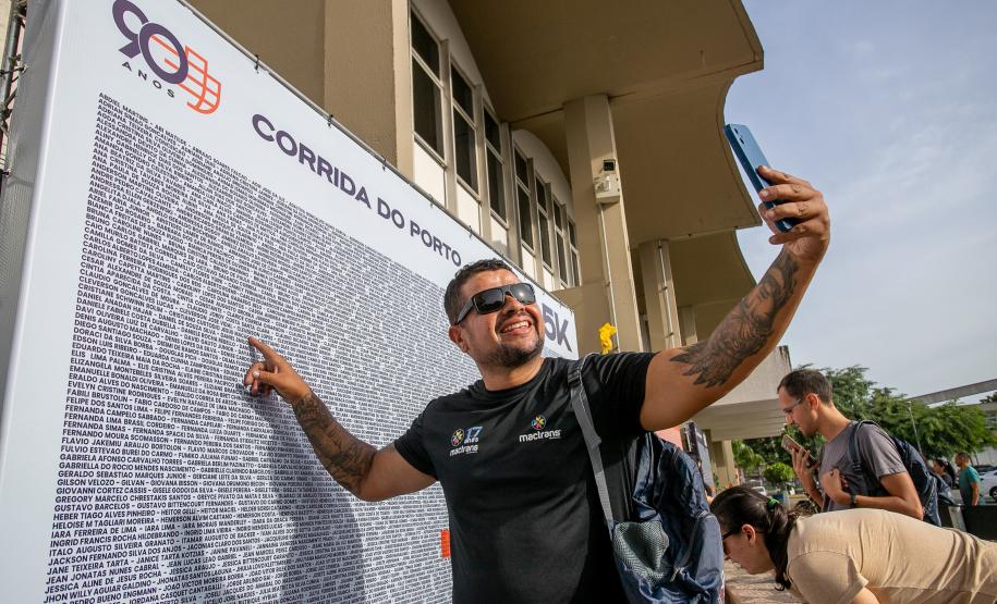 Em contagem regressiva, atletas garantem os últimos kits na véspera da 3ª Corrida do Porto