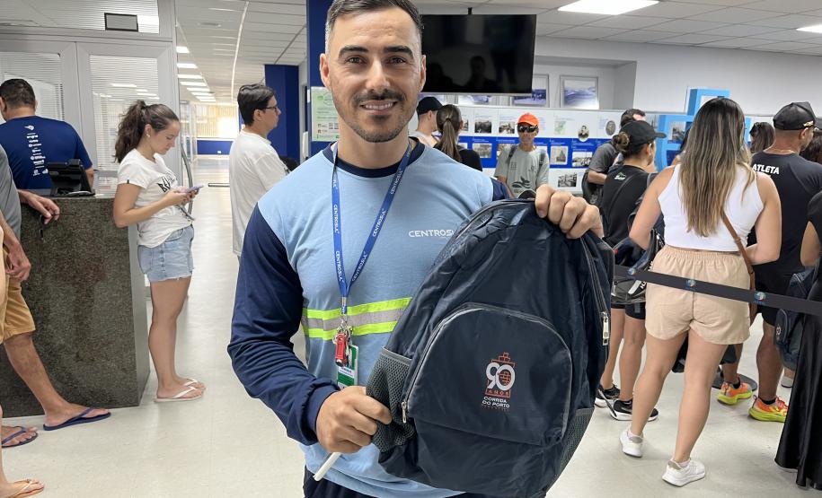 Em contagem regressiva, atletas garantem os últimos kits na véspera da 3ª Corrida do Porto