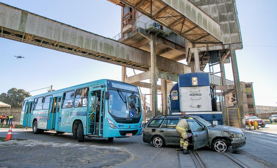 Acidente simulado envolvendo trem e veículos mostra união da comunidade portuária de Paranaguá