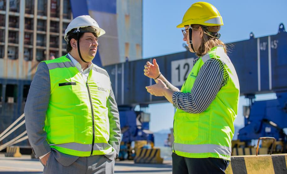 Vice-cônsul dos EUA em São Paulo visita o Porto de Paranaguá