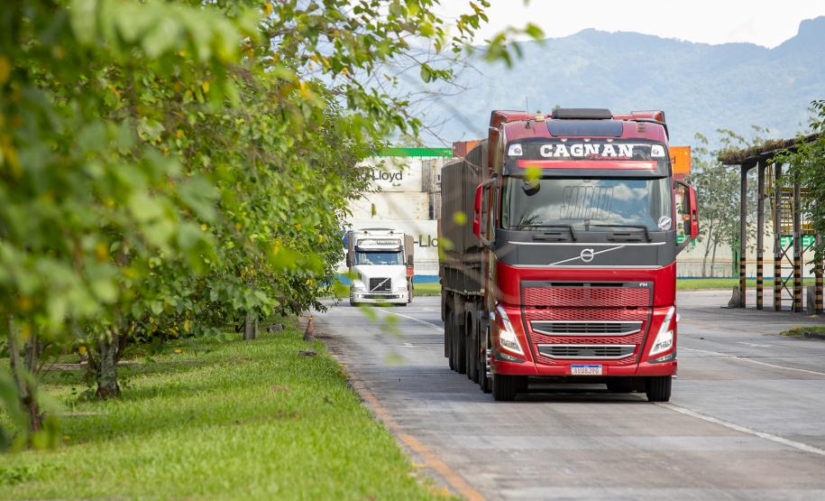Porto de Paranaguá recebe o maior volume de caminhões da história no Pátio de Triagem