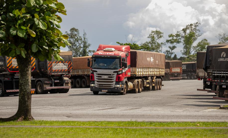 Porto de Paranaguá recebe o maior volume de caminhões da história no Pátio de Triagem