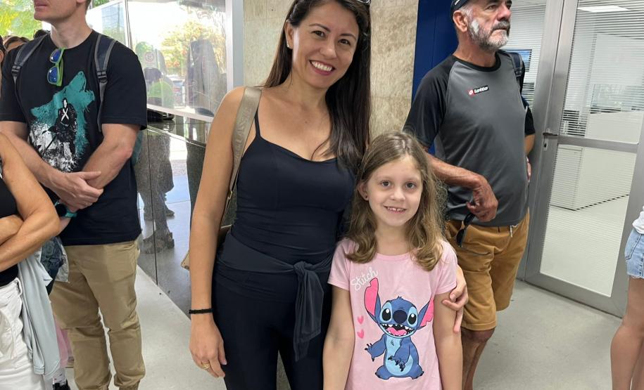 Em contagem regressiva, atletas garantem os últimos kits na véspera da 3ª Corrida do Porto