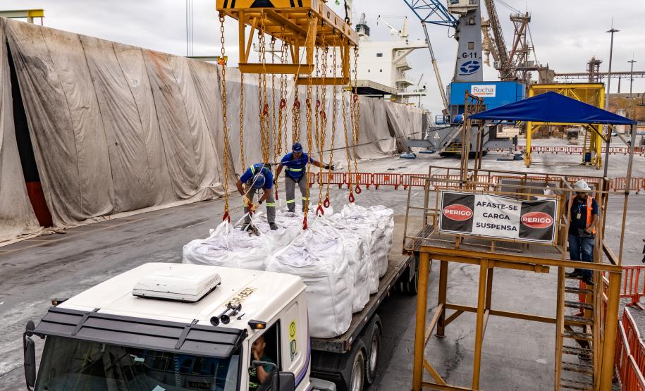 Portos do Paraná superam 28 milhões de toneladas movimentadas nos cinco primeiros meses do ano