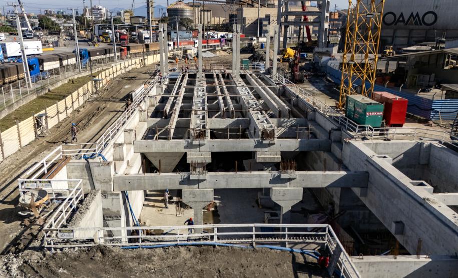 Diretores da Portos do Paraná realizam visita técnica ao Moegão