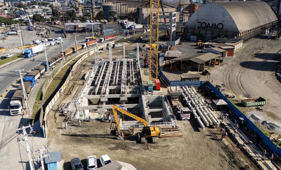 Diretores da Portos do Paraná realizam visita técnica ao Moegão