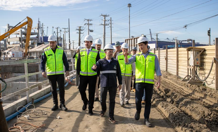 Diretores da Portos do Paraná realizam visita técnica ao Moegão