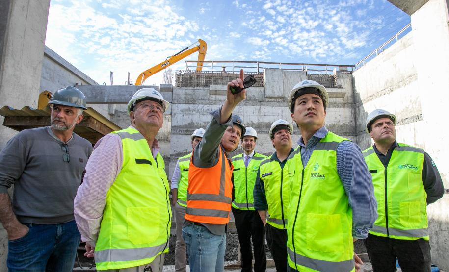 Diretores da Portos do Paraná realizam visita técnica ao Moegão