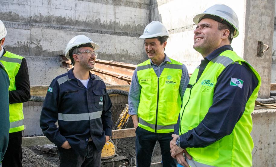 Diretores da Portos do Paraná realizam visita técnica ao Moegão