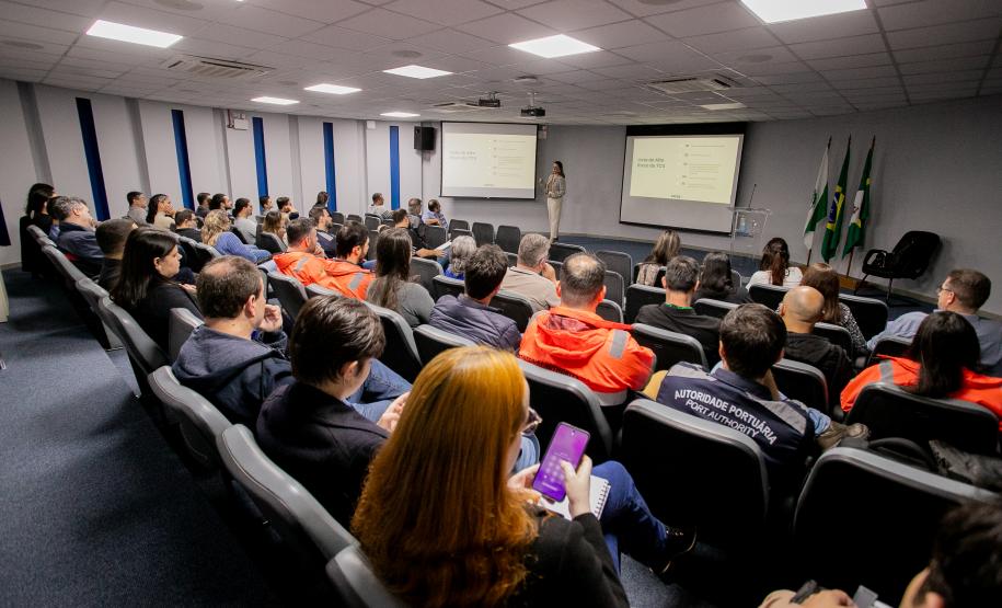 Capacitação sobre novo regulamento de licitação reforça governança na Portos do Paraná