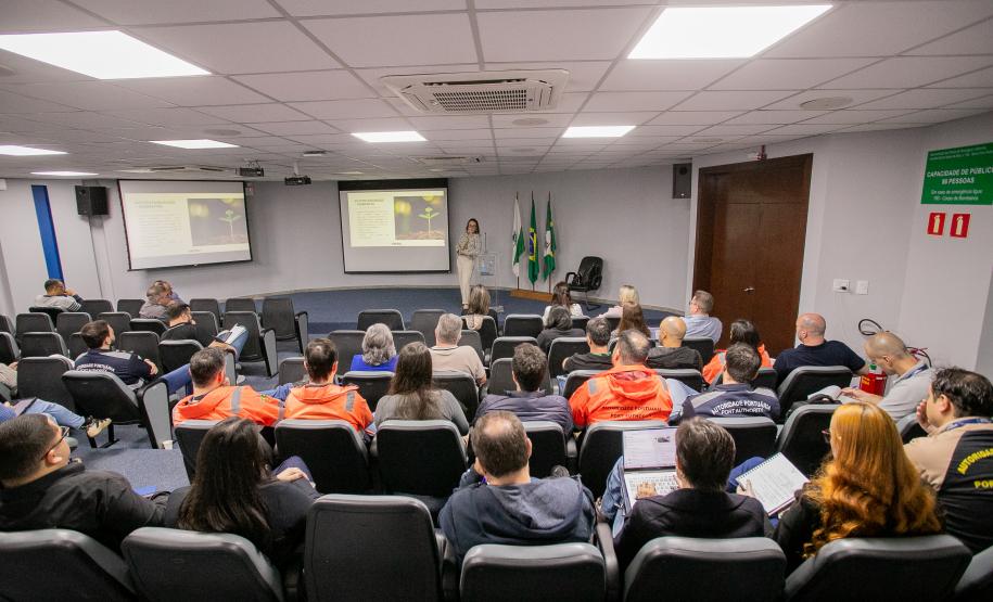 Capacitação sobre novo regulamento de licitação reforça governança na Portos do Paraná