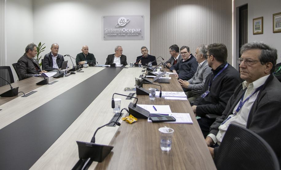 Presidente da Portos do Paraná detalha investimentos a cooperativas