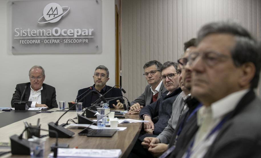 Presidente da Portos do Paraná detalha investimentos a cooperativas