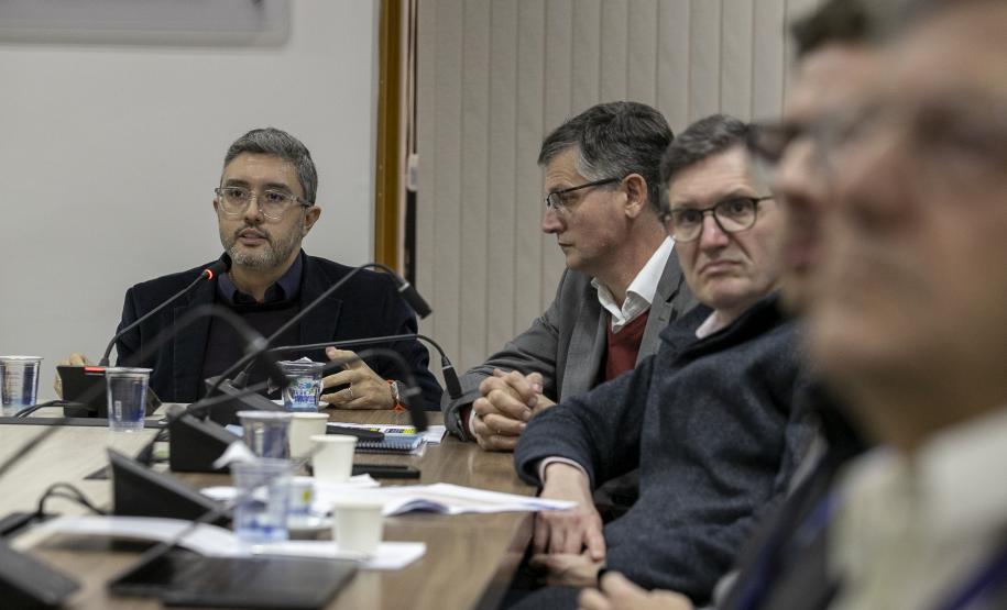 Presidente da Portos do Paraná detalha investimentos a cooperativas