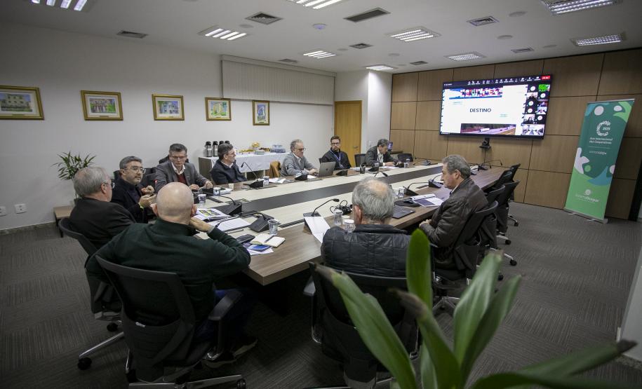 Presidente da Portos do Paraná detalha investimentos a cooperativas