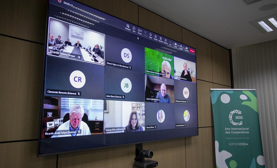 Presidente da Portos do Paraná detalha investimentos a cooperativas