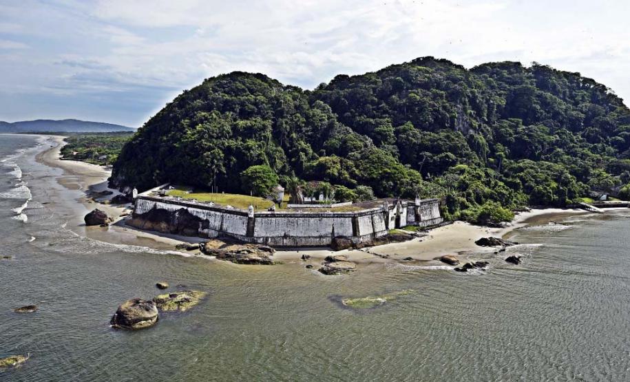 Convênio entre a Portos do Paraná e UFPR promove estudo inédito de preservação do patrimônio histórico na Ilha do Mel