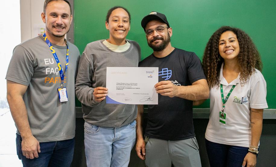 Portos do Paraná forma comerciantes em inglês na Ilha do Mel para reforçar receptivo turísticos