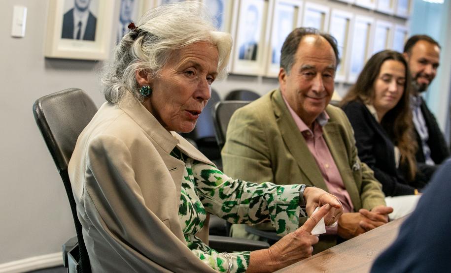 Despedida simbólica: ex-diretor da Wilson Sons visita o Porto de Paranaguá