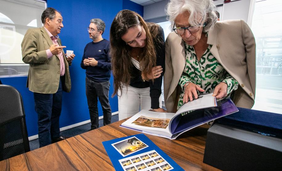 Despedida simbólica: ex-diretor da Wilson Sons visita o Porto de Paranaguá