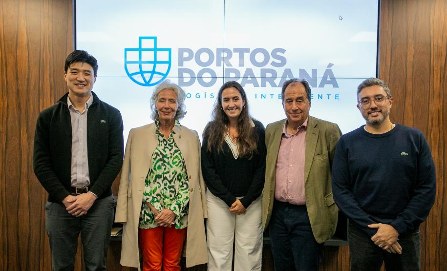 Despedida simbólica: ex-diretor da Wilson Sons visita o Porto de Paranaguá