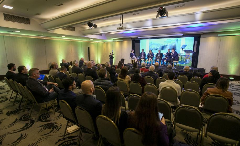 Portos do Paraná aponta inovação em concessão do canal de acesso durante debate sobre logística na Região Sul