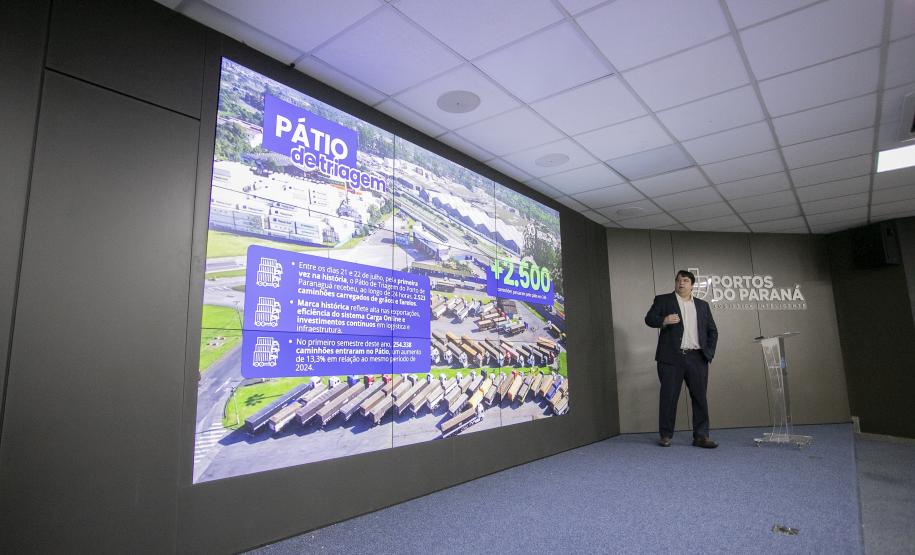 Produtores rurais de Pato Bragado visitam o Porto de Paranaguá