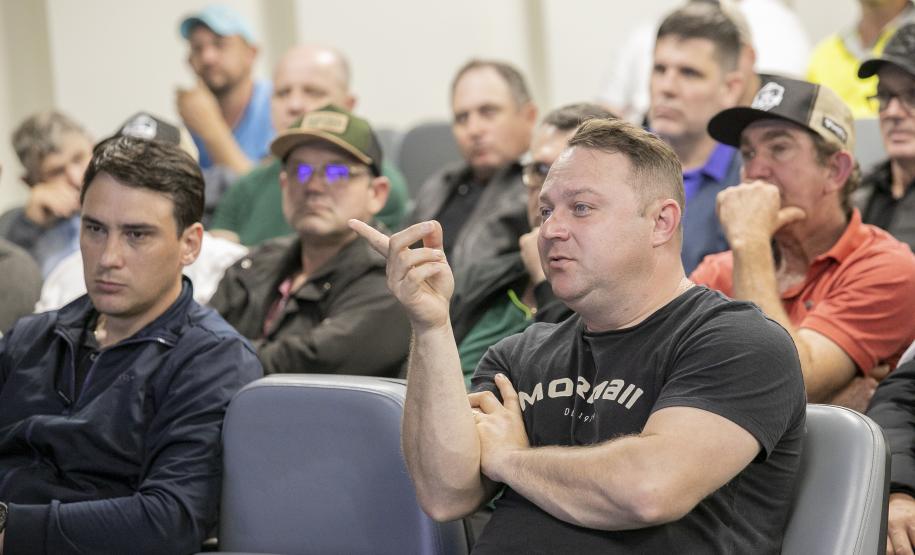 Produtores rurais de Pato Bragado visitam o Porto de Paranaguá