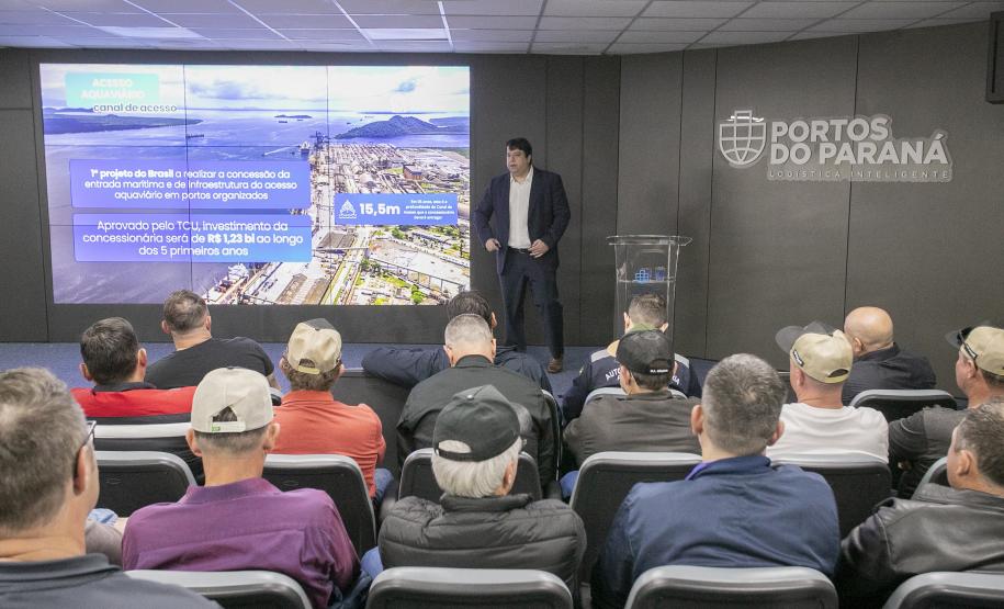 Produtores rurais de Pato Bragado visitam o Porto de Paranaguá