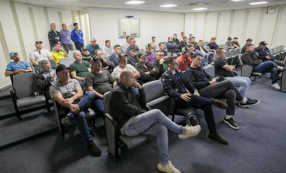 Produtores rurais de Pato Bragado visitam o Porto de Paranaguá