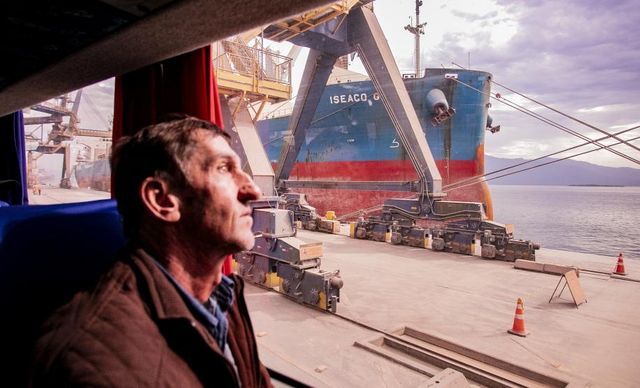 Produtores rurais de Pato Bragado visitam o Porto de Paranaguá