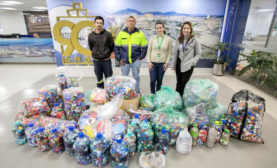 Portos do Paraná entrega nova remessa de tampinhas ao Lar Perseverança