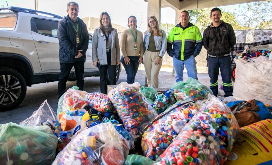Portos do Paraná entrega nova remessa de tampinhas ao Lar Perseverança