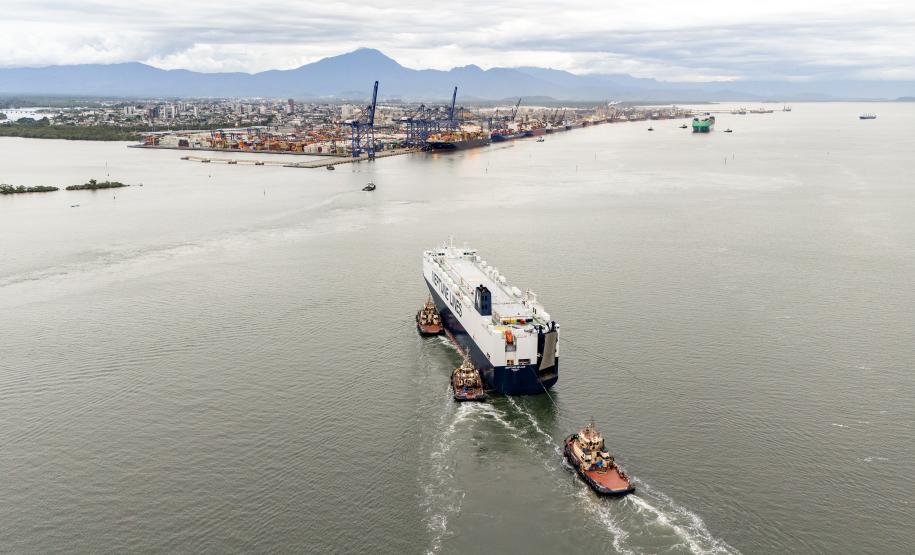 Porto de Paranaguá amplia linhas marítimas de veículos com chegada do Neptune Hellas