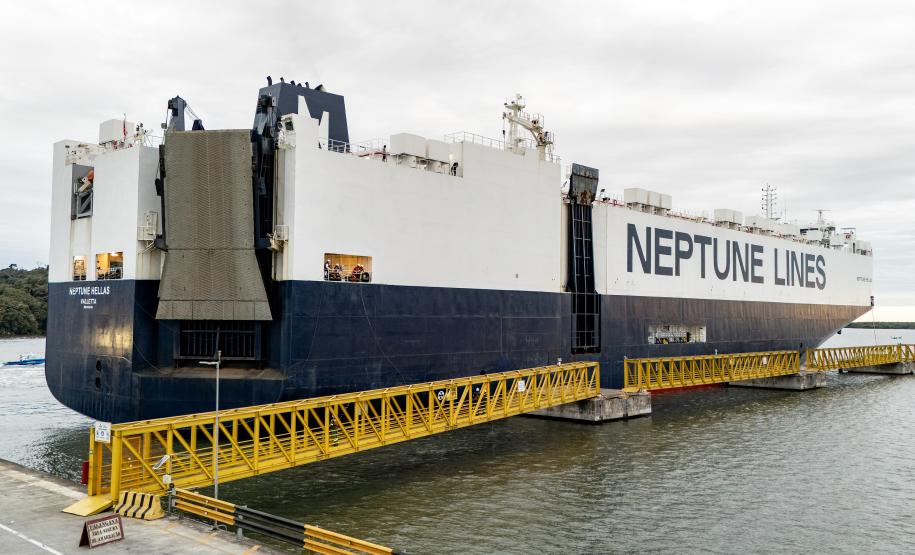 Porto de Paranaguá amplia linhas marítimas de veículos com chegada do Neptune Hellas