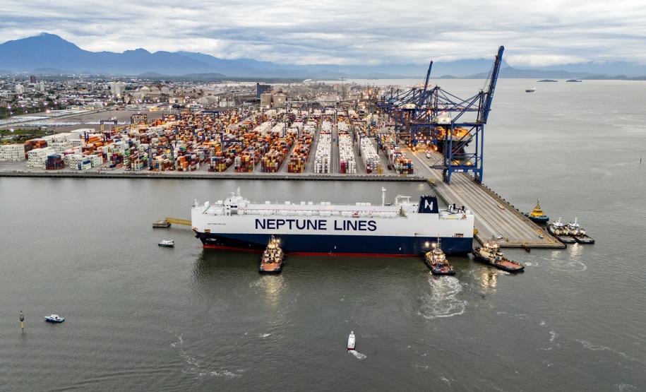 Porto de Paranaguá amplia linhas marítimas de veículos com chegada do Neptune Hellas