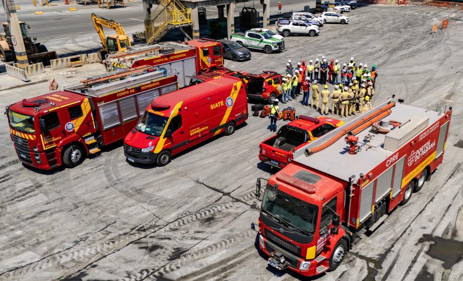 Porto de Paranaguá realiza simulação inédita de resgate em porão de navio