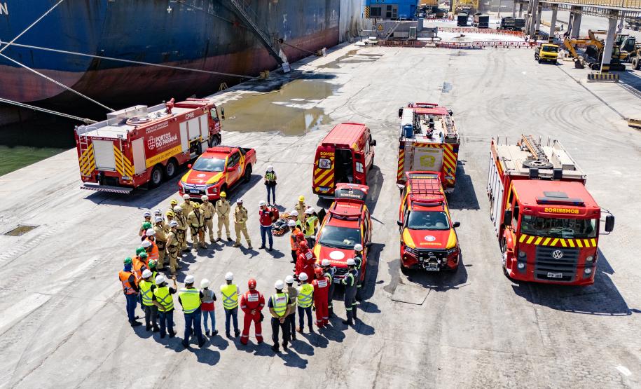 Porto de Paranaguá realiza simulação inédita de resgate em porão de navio