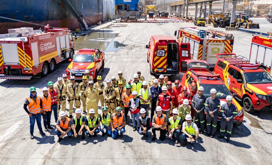 Porto de Paranaguá realiza simulação inédita de resgate em porão de navio