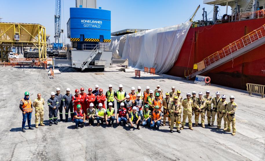 Porto de Paranaguá realiza simulação inédita de resgate em porão de navio