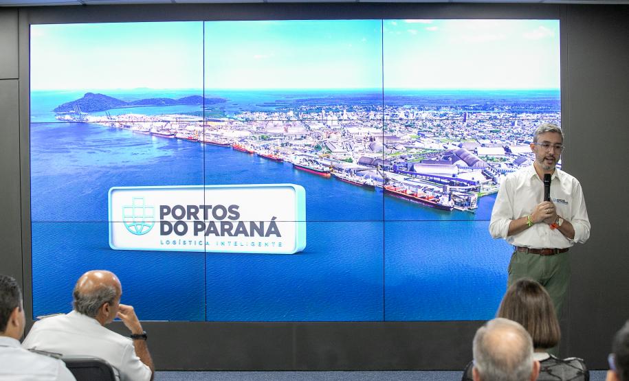 Portos do Paraná recebe a mais alta autoridade da Marinha do Brasil