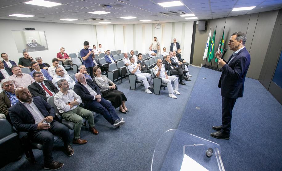 Portos do Paraná recebe a mais alta autoridade da Marinha do Brasil