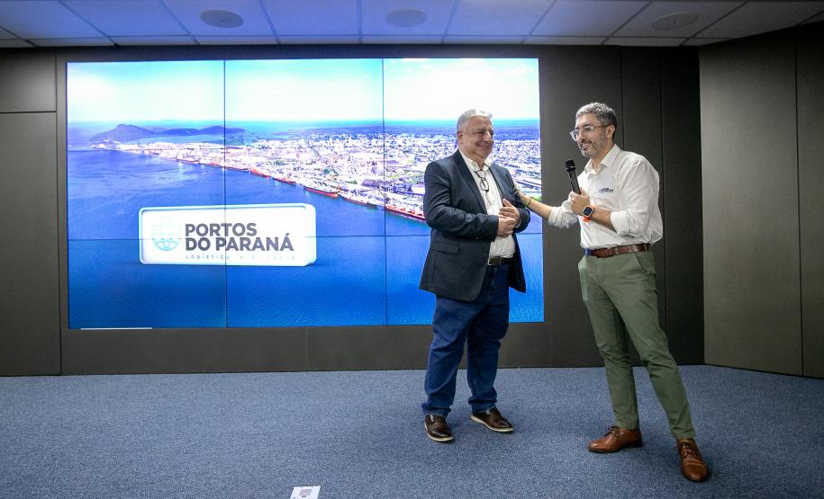 Portos do Paraná recebe a mais alta autoridade da Marinha do Brasil