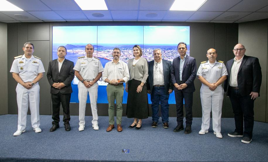 Portos do Paraná recebe a mais alta autoridade da Marinha do Brasil