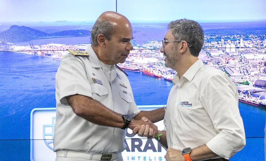 Portos do Paraná recebe a mais alta autoridade da Marinha do Brasil