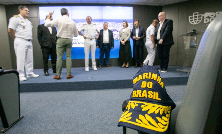 Portos do Paraná recebe a mais alta autoridade da Marinha do Brasil