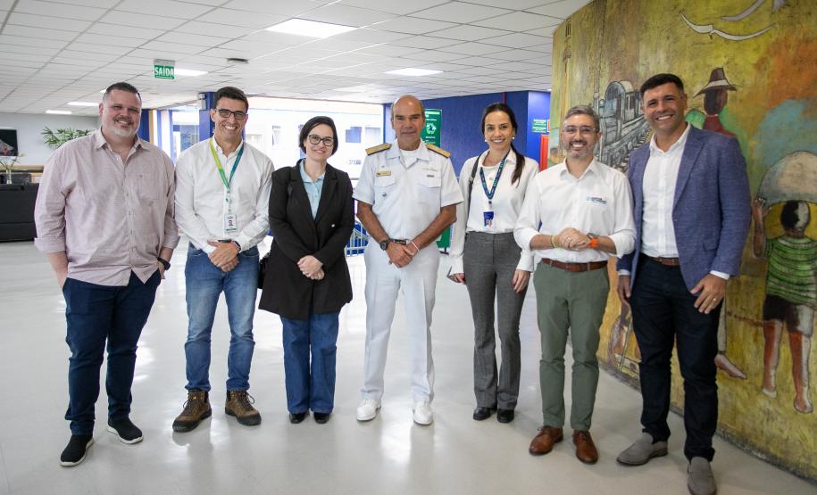 Portos do Paraná recebe a mais alta autoridade da Marinha do Brasil