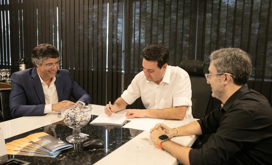 Governo assina contrato do PAR14 e empresa investirá R$ 1,2 bilhão no Porto de Paranaguá